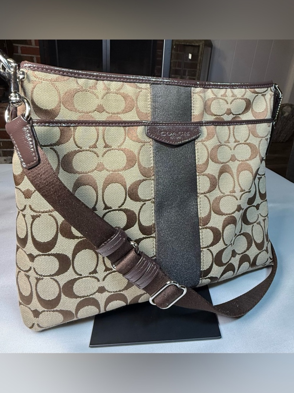 EUC Chic and timeless Coach Signature Stripe Shoulder Bag, style F28502.